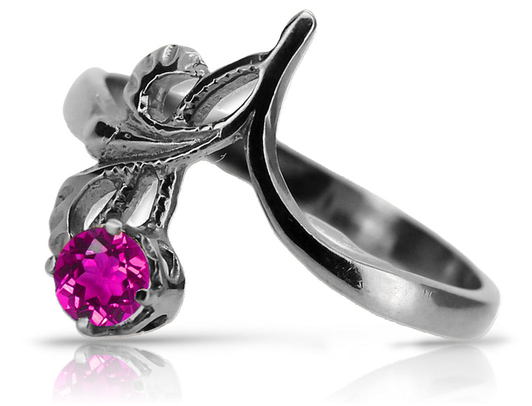Vintage Amethyst Ring in Sterling Silver (vrc095s-am) — close-up of the stone and setting