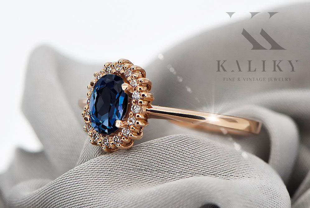 Vintage Sapphire Ring in 14K Rose Gold (crc009r-sp) — close-up of the stone and setting