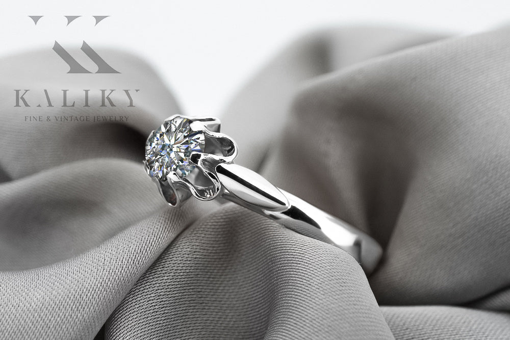 Vintage Zircon Ring in Sterling Silver (vrc094s-zi) — full view of the piece