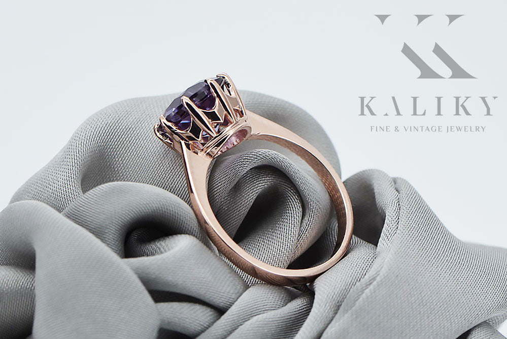 Vintage Alexandrite Ring in 14K Rose Gold (vrc157r-ax) — worn on the hand, showing profile