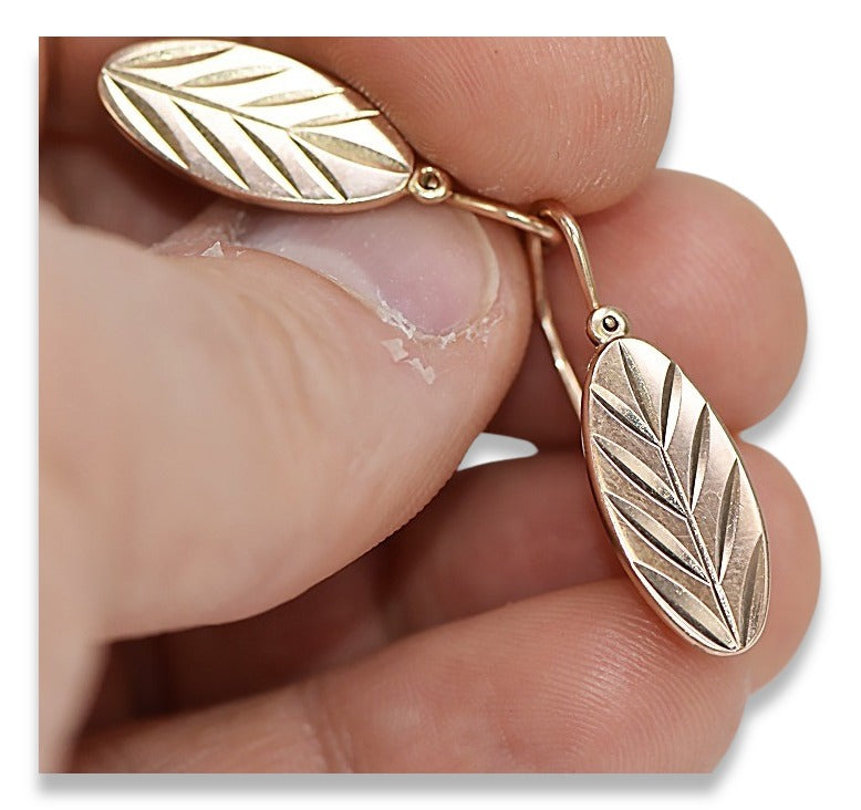 Vintage Leaf Earrings in 14K Rose Gold (ven116) — close-up of the stone and setting