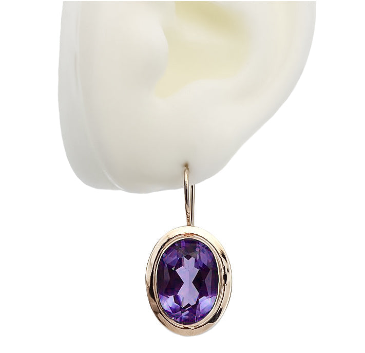 Vintage Alexandrite Earrings in 14K Rose Gold (vec114r-ax) — close-up of the stone and setting