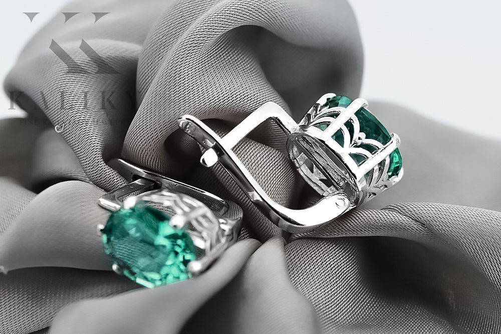 Vintage Emerald Earrings in Sterling Silver (vec003s-em) — detail of the metal texture