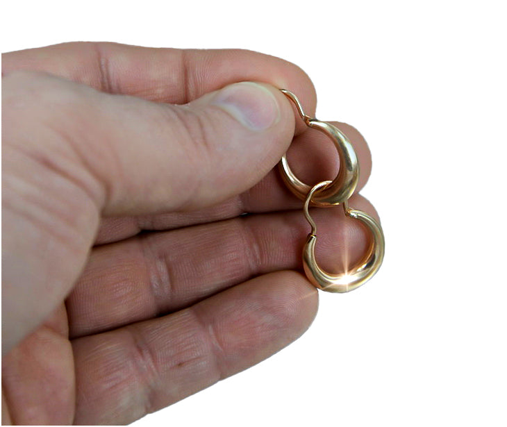 Vintage Cakes Earrings in 14K Rose Gold (ven044) — close-up of the stone and setting