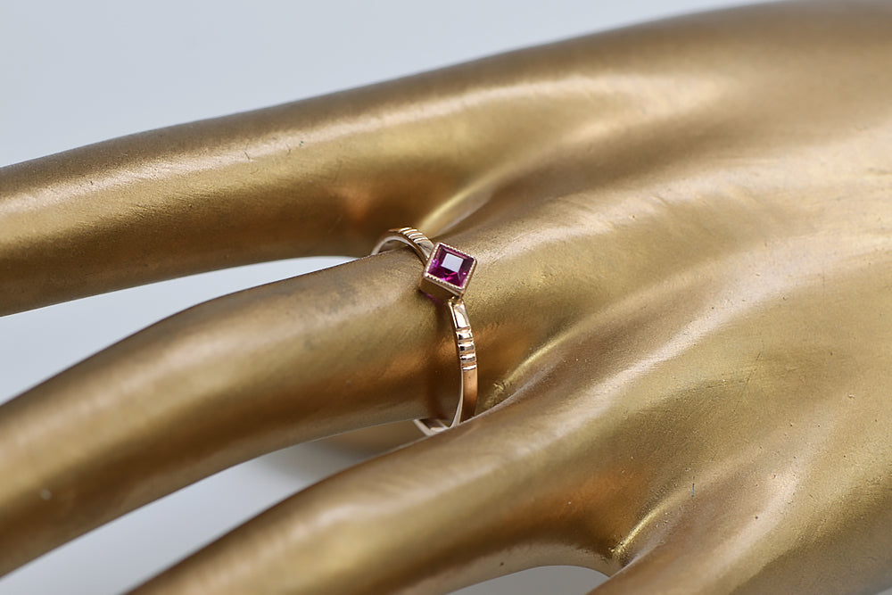 Vintage Ruby Ring in 14K Rose Gold (vrc138r-rb) — detail of the metal texture