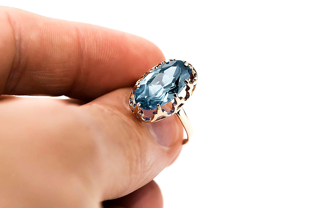 Vintage Aquamarine Ring in 14K Rose Gold (vrc253r-aq) — worn on the hand, showing profile