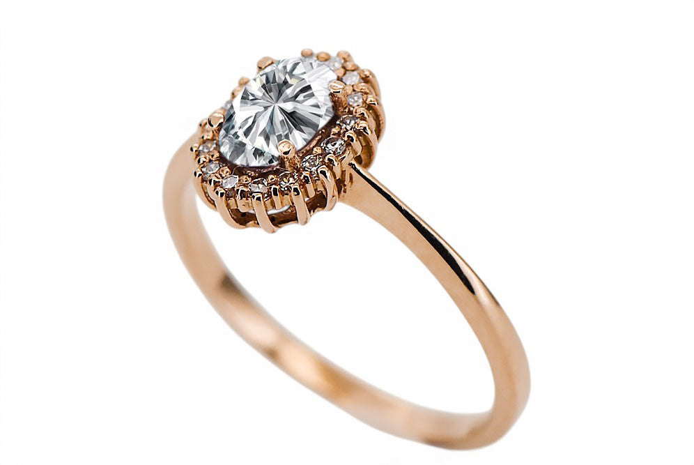 Vintage Zircon Ring in 14K Rose Gold (crc009r-zi) — close-up of the stone and setting