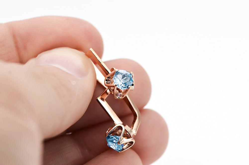 Vintage Aquamarine Earrings in 14K Rose Gold (vec005r-aq) — side view showing the setting
