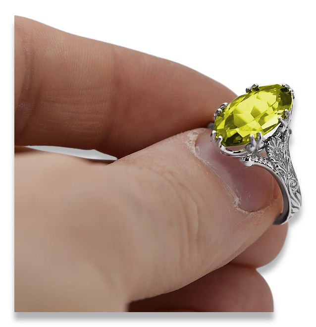 Vintage Yellow Peridot Ring in Sterling Silver (vrc084s-yp) — close-up of the stone and setting