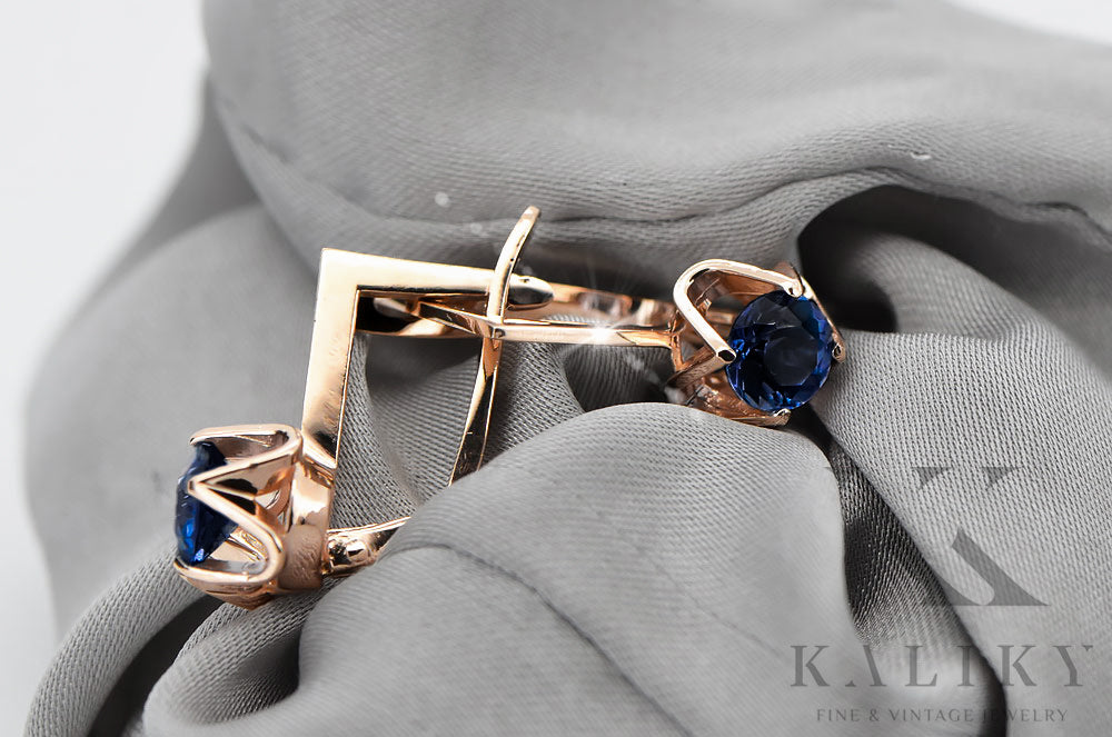 Vintage Sapphire Earrings in 14K Rose Gold (vec005r-sp) — close-up of the stone and setting