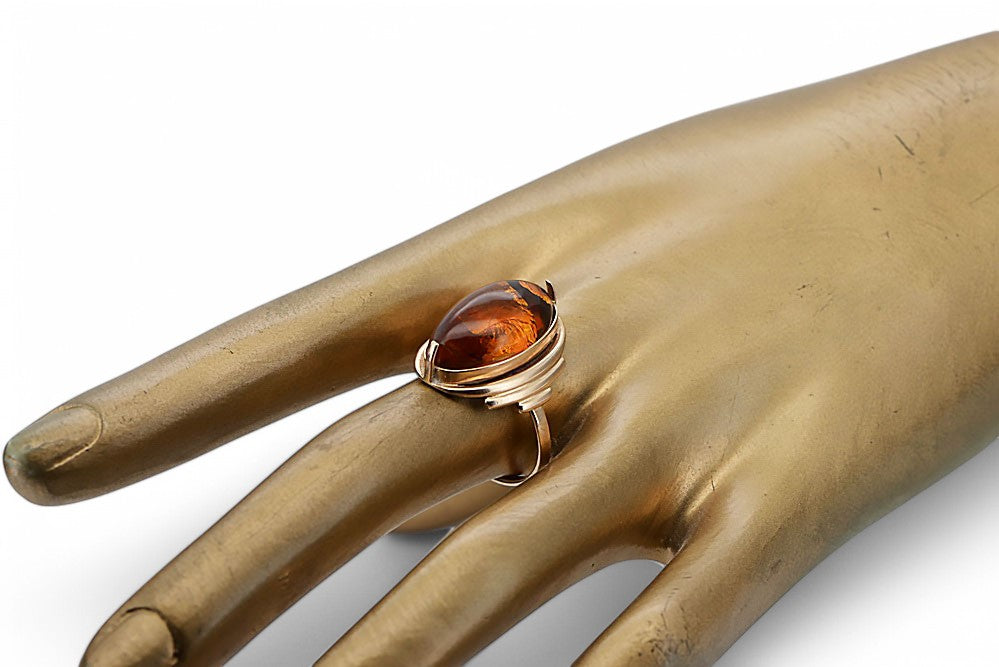 Vintage Amber Ring in 14K Rose Gold (vrab045) — close-up of the stone and setting