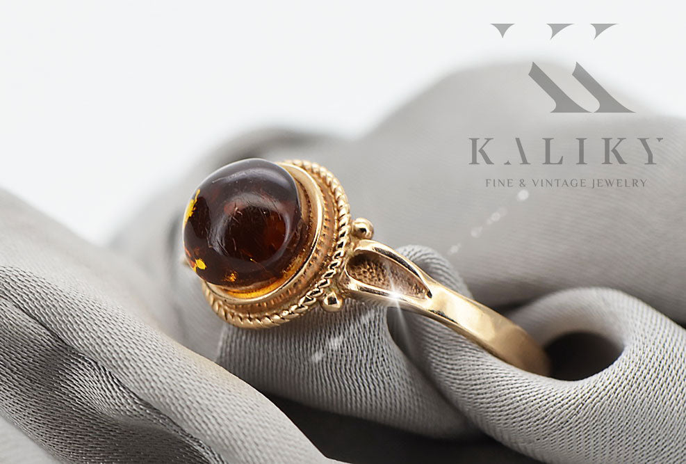Vintage Amber Ring in 14K Rose Gold (vrab044) — side view showing the setting