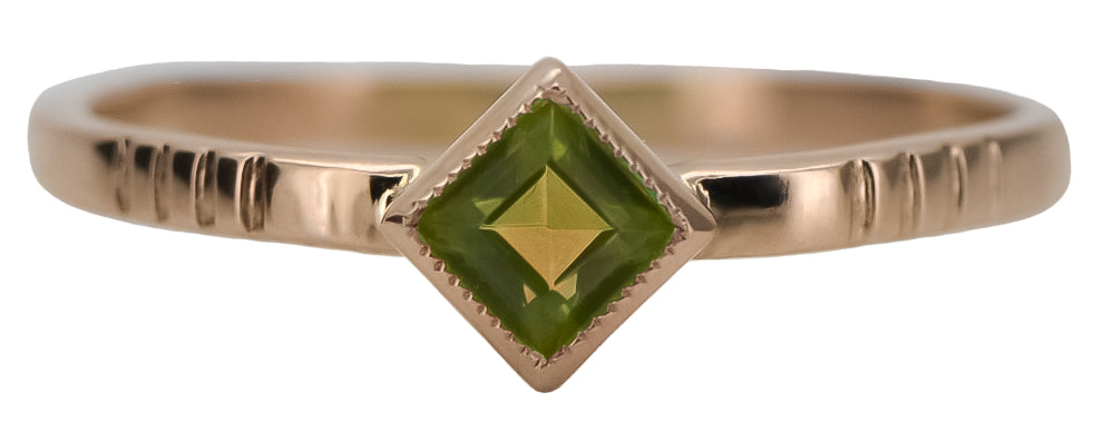 Vintage Yellow Peridot Ring in 14K Rose Gold (vrc138r-yp) — close-up of the stone and setting