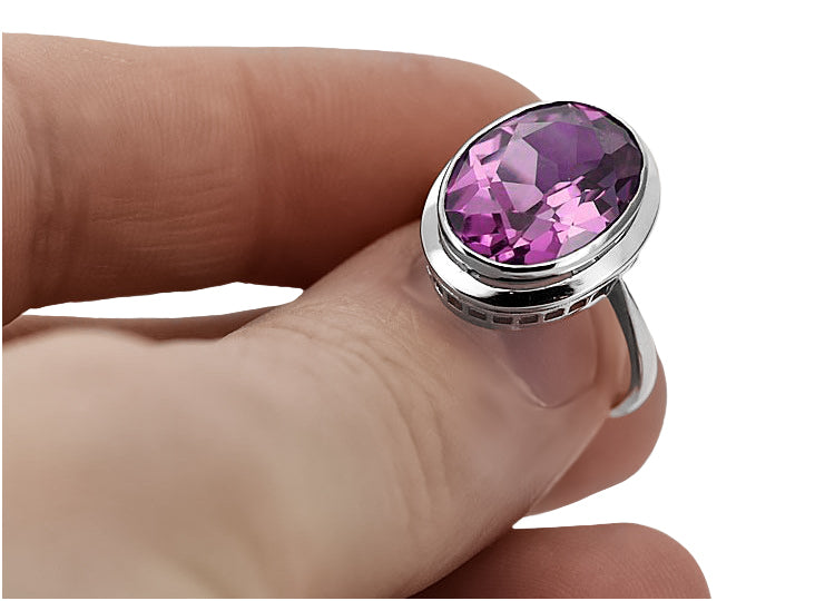 Vintage Amethyst Ring in Sterling Silver (vrc285s-am) — close-up of the hallmark on the inner band