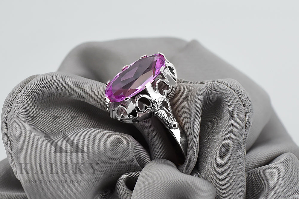 Vintage Amethyst Ring in Sterling Silver (vrc134s-am) — worn on the hand, showing profile