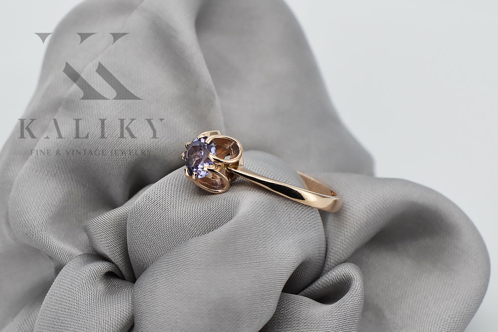 Vintage Alexandrite Ring in 14K Rose Gold (vrc348r-ax) — detail of the metal texture