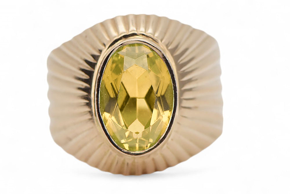 Vintage Yellow Peridot Ring in 14K Rose Gold (vrc127r-yp) — close-up of the stone and setting