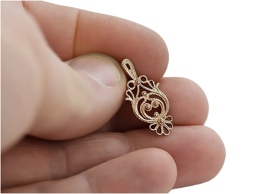Vintage Leaf Pendant in 14K Rose Gold (vpn056) — full view of the piece