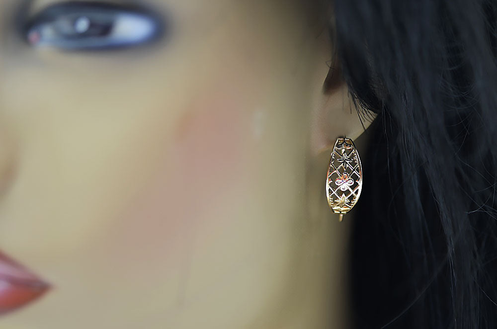Vintage Openwork Earrings in 14K Rose Gold (ven146) — worn on the hand, showing profile