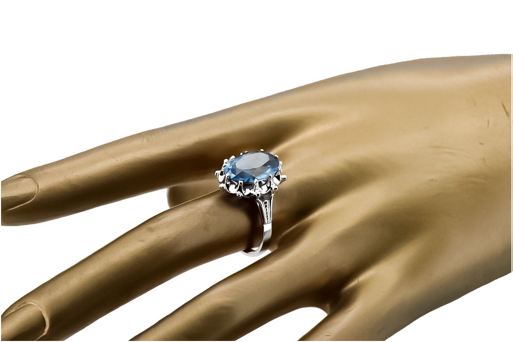 Vintage Aquamarine Ring in Sterling Silver (vrc079s-aq) — close-up of the stone and setting