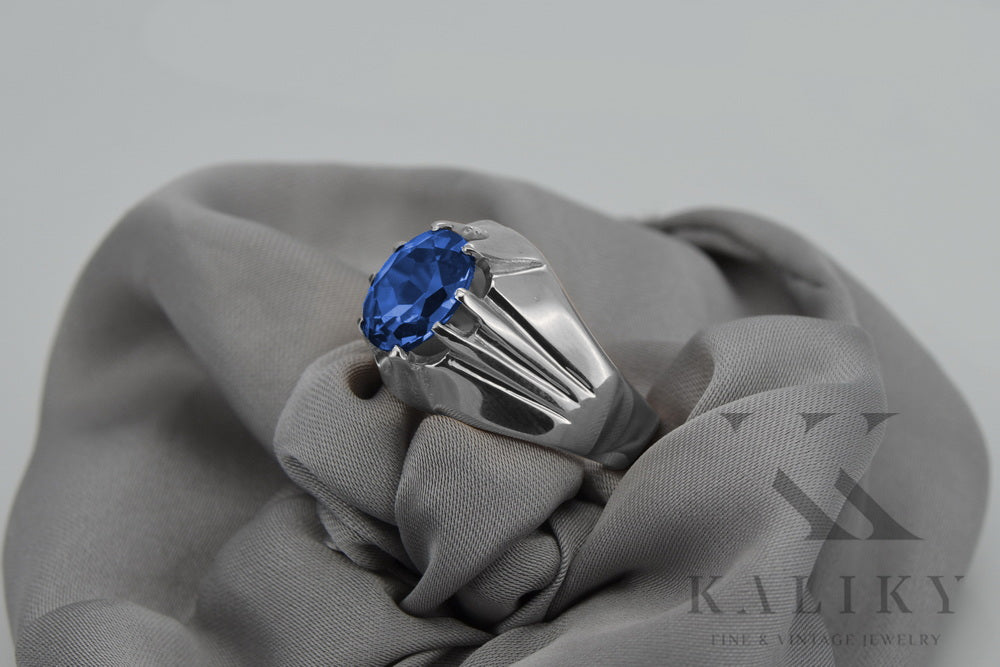 Vintage Sapphire Ring in Sterling Silver (vrc016s-sp) — close-up of the stone and setting