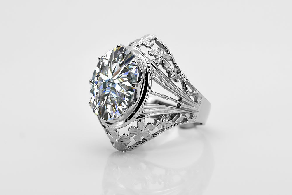 Vintage Zircon Ring in Sterling Silver (vrc031s-zi) — close-up of the stone and setting