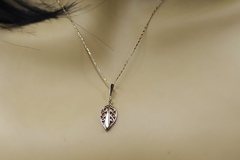Vintage Leaf Pendant in Sterling Silver (vpn081s) — full view of the piece
