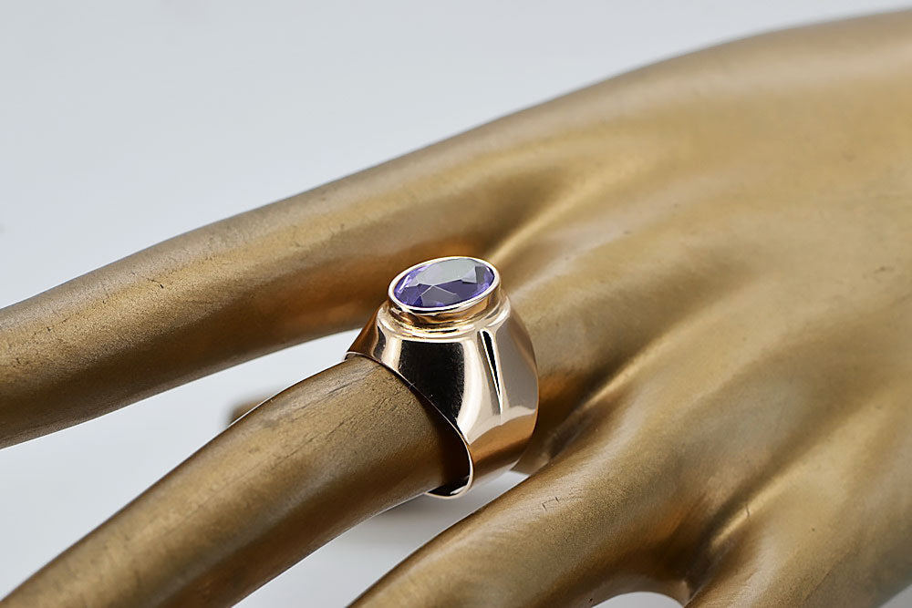 Vintage Alexandrite Ring in 14K Rose Gold (vrc296r-ax) — side view showing the setting