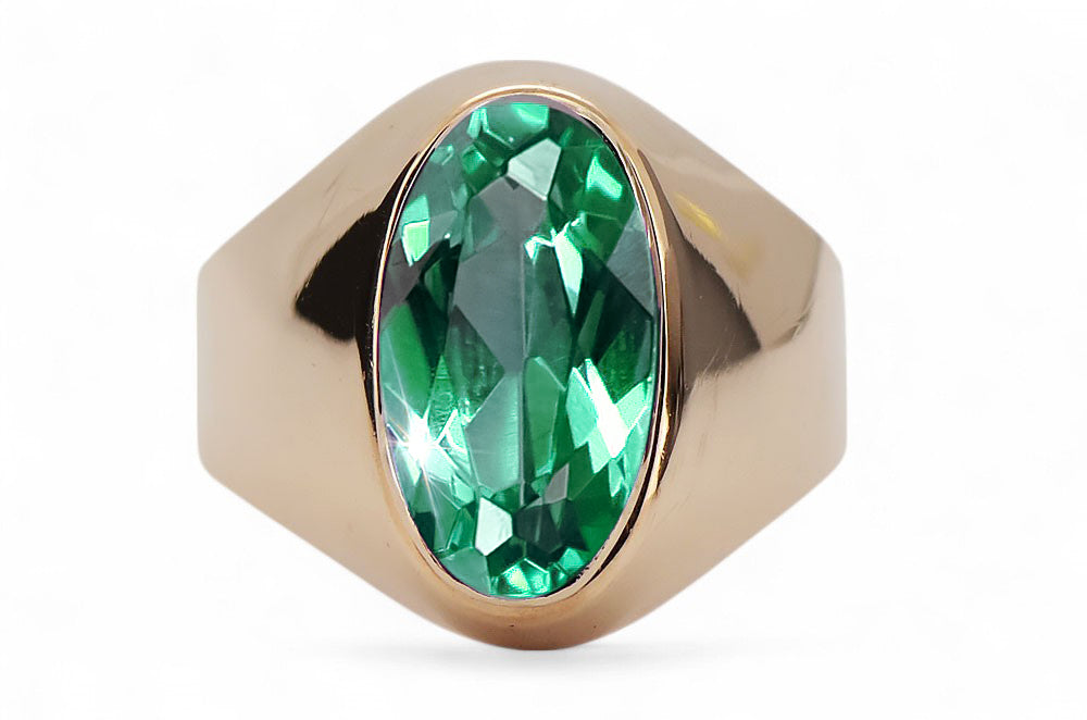 Vintage Emerald Craft Ring in 14K Rose Gold (vrc077r-em) — close-up of the stone and setting
