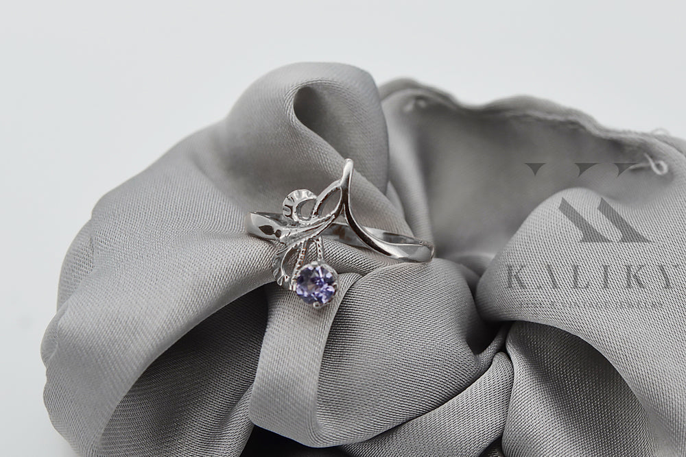 Vintage Alexandrite Ring in Sterling Silver (vrc095s-ax) — side view showing the setting