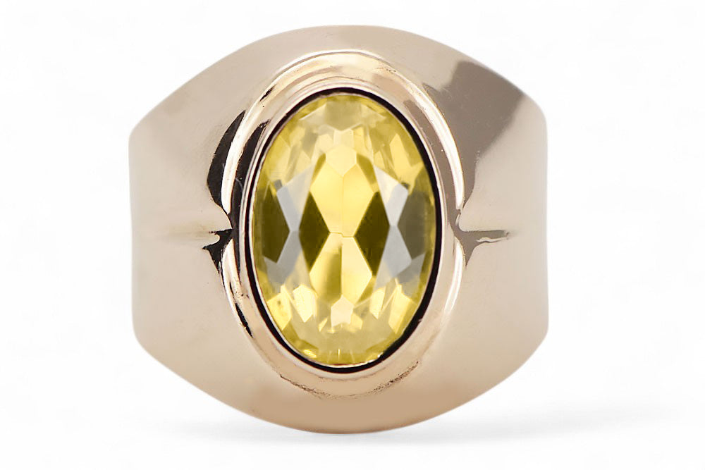 Vintage Yellow Peridot Ring in 14K Rose Gold (vrc296r-yp) — close-up of the stone and setting