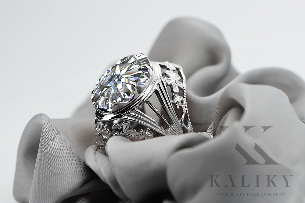 Vintage Zircon Ring in Sterling Silver (vrc031s-zi) — side view showing the setting