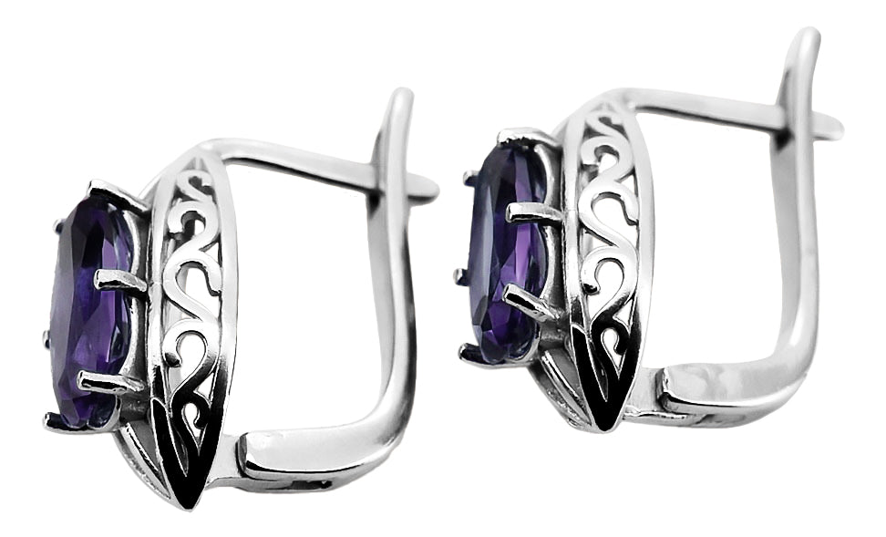 Vintage Alexandrite Earrings in Sterling Silver (vec141s-ax) — worn on the hand, showing profile