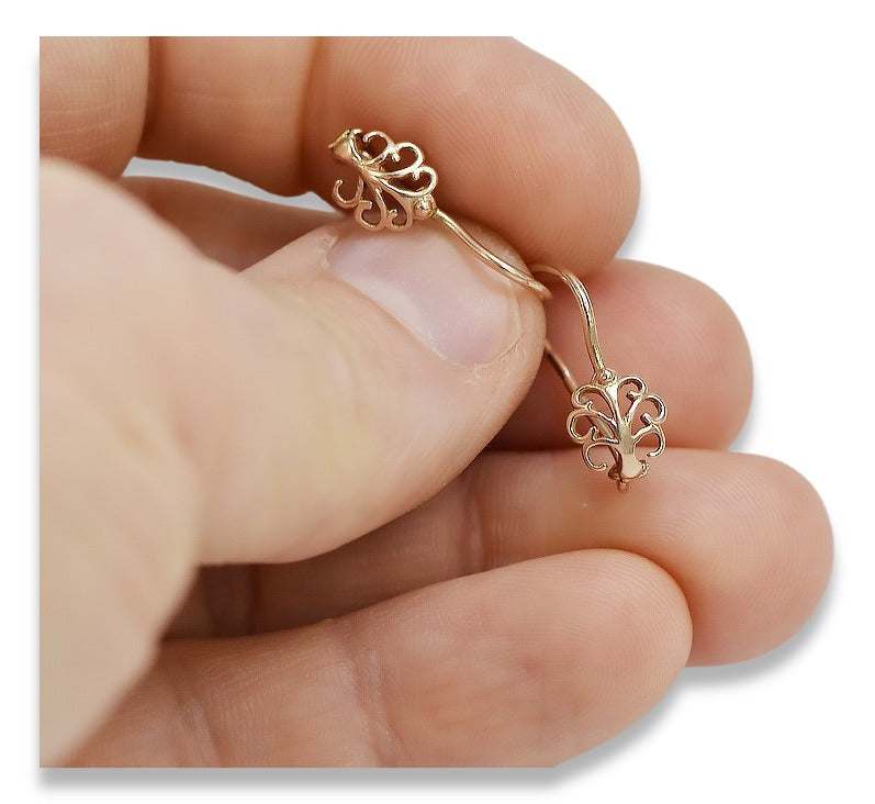 Vintage Leaf Earrings in 14K Rose Gold (ven201) — full view of the piece