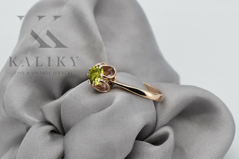Vintage Yellow Peridot Ring in 14K Rose Gold (vrc348r-yp) — detail of the metal texture