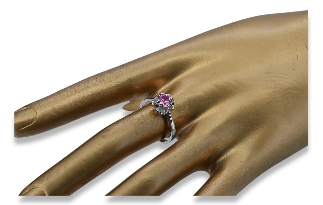 Vintage Amethyst Ring in Sterling Silver (vrc348s-am) — close-up of the stone and setting