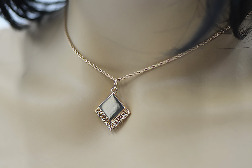 Vintage Square Pendant in 14K Rose Gold (vpn041) — view 8