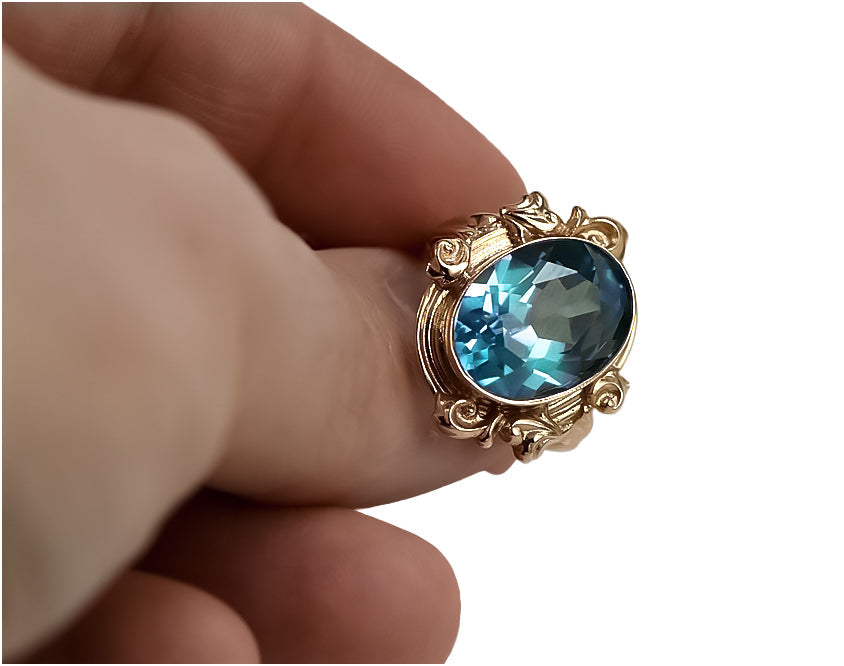 Vintage Aquamarine Ring in 14K Rose Gold (vrc100r-aq) — close-up of the stone and setting