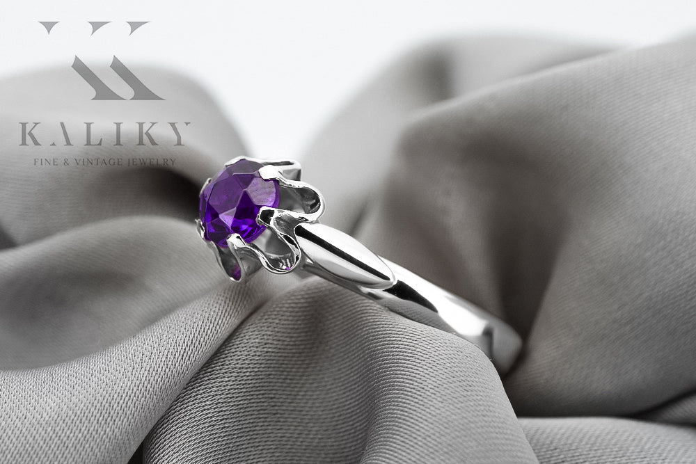 Vintage Alexandrite Ring in Sterling Silver (vrc094s-ax) — full view of the piece