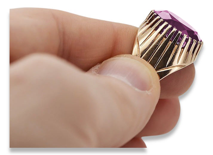 Vintage Amethyst Ring in 14K Rose Gold (vrc048r-am) — close-up of the stone and setting
