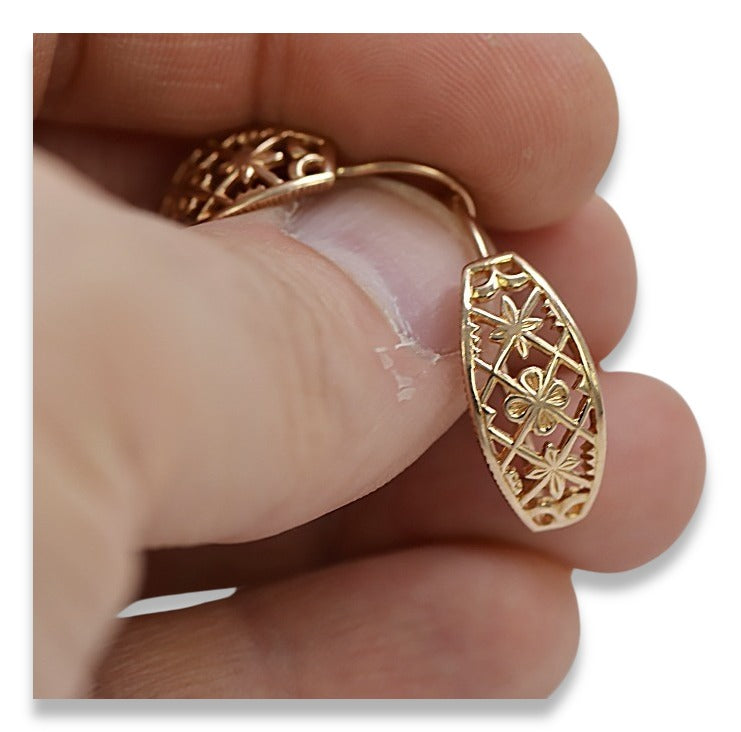 Vintage Openwork Earrings in 14K Rose Gold (ven146) — detail of the metal texture