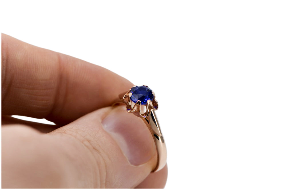Vintage Sapphire Ring in 14K Rose Gold (vrc094r-sp) — side view showing the setting