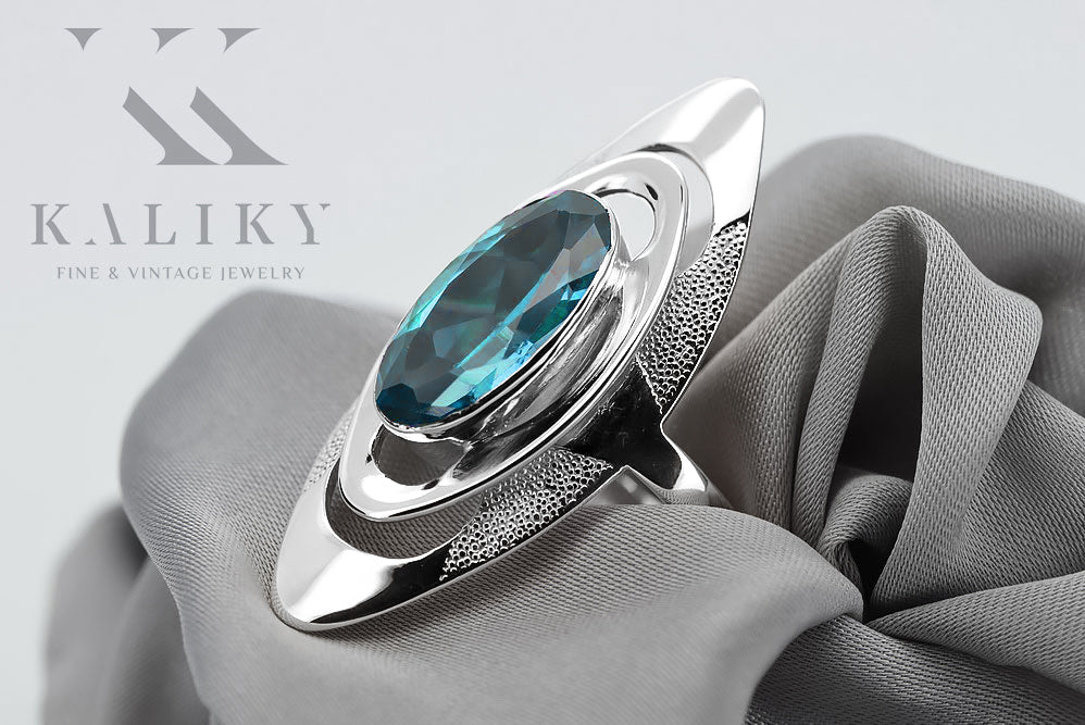 Vintage Aquamarine Ring in Sterling Silver (vrc189s-aq) — worn on the hand, showing profile