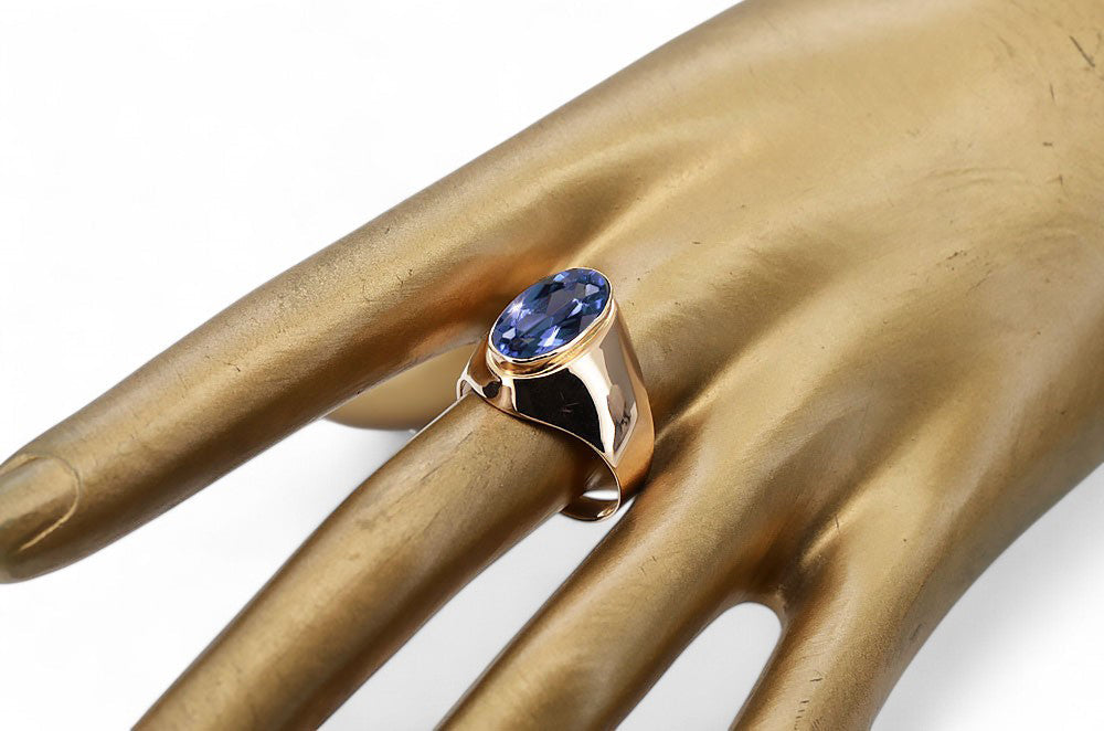 Vintage Sapphire Ring in 14K Rose Gold (vrc077r-sp) — full view of the piece
