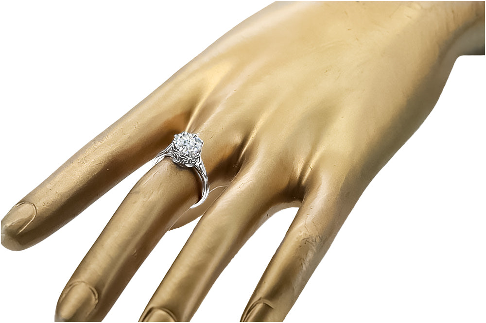 Vintage Zircon Ring in Sterling Silver (vrc366s-zi) — close-up of the stone and setting
