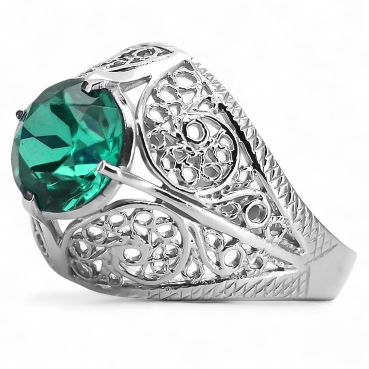 Vintage Emerald Ring in Sterling Silver (vrc026s-em)