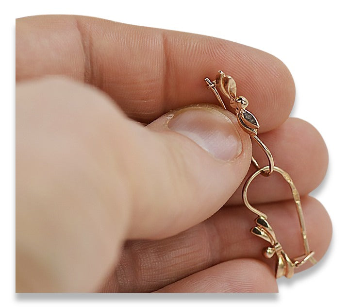 Vintage Leaf Earrings in 14K Rose Gold (ven032) — close-up of the stone and setting
