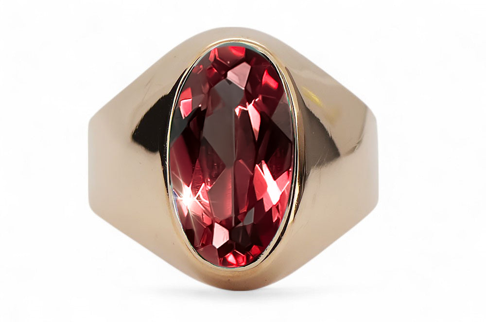 Vintage Ruby Ring in 14K Rose Gold (vrc077r-rb) — close-up of the stone and setting