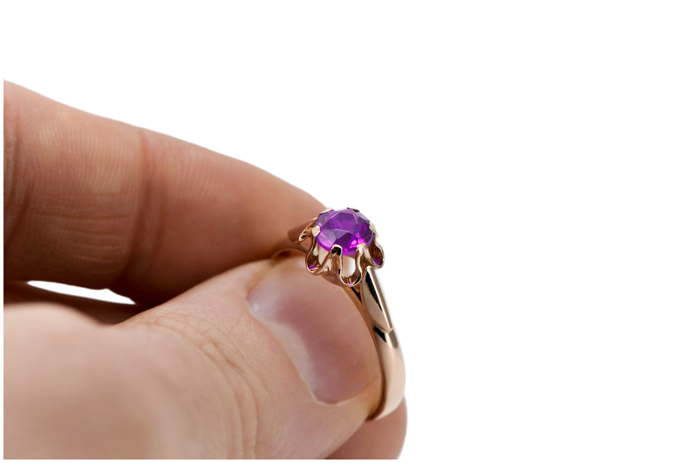 Vintage Amethyst Ring in 14K Rose Gold (vrc094r-am) — close-up of the stone and setting