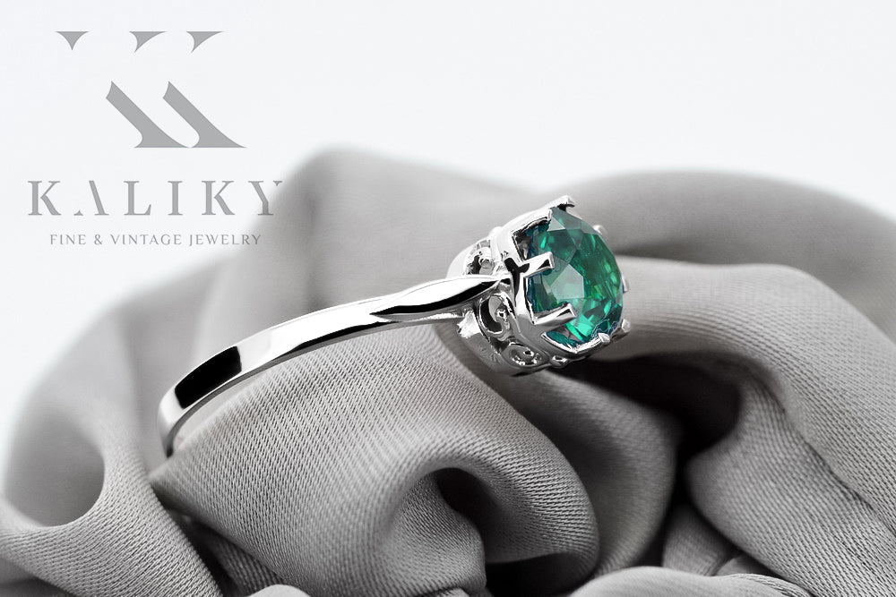 Vintage Emerald Ring in Sterling Silver (vrc366s-em)